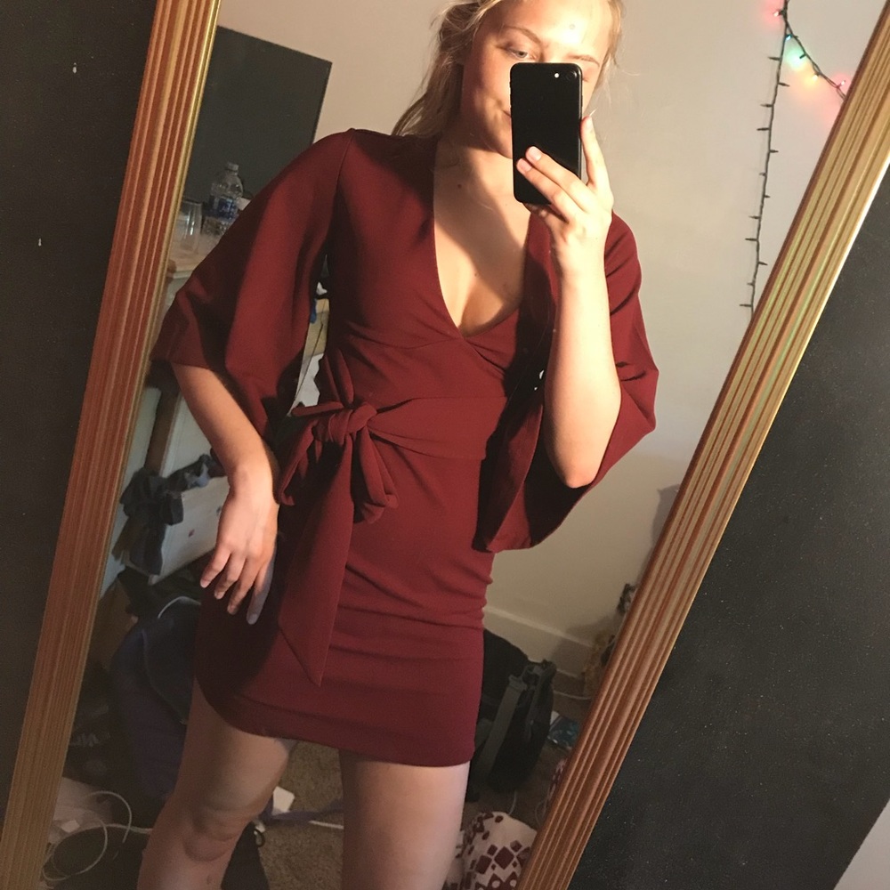 NWT lulus maroon dress